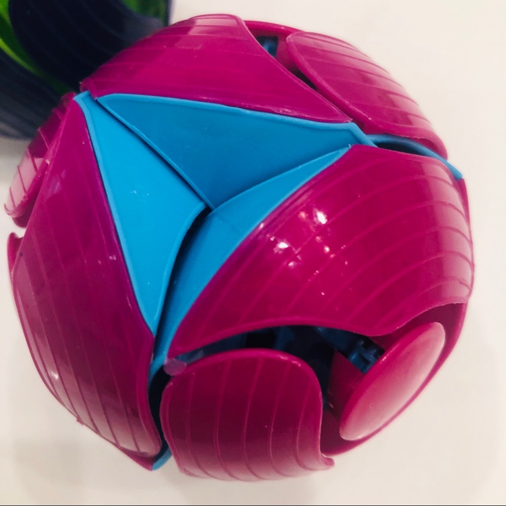 New with tags Switch Pitch set of 2 spheres - Picture 3 of 6